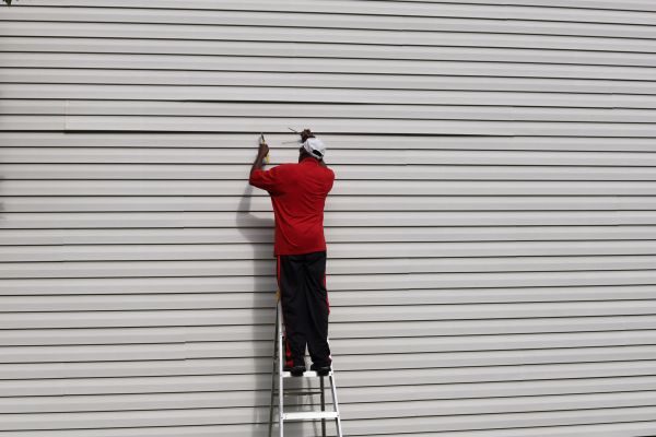 Loose Siding Repair in Shingle Springs